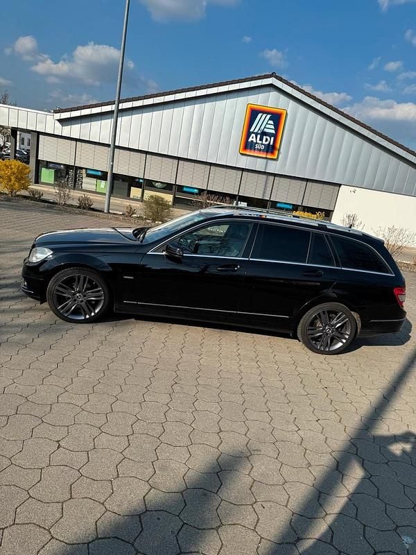 Gebraucht Mercedes C220 170 PS (125 kW) 2009 Schwarz Kombi