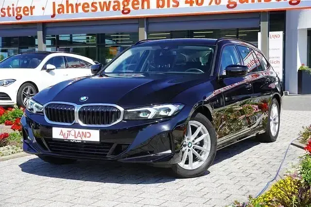 Gebraucht BMW 318 156 PS (114 kW) 2023 Schwarz uni Kombi