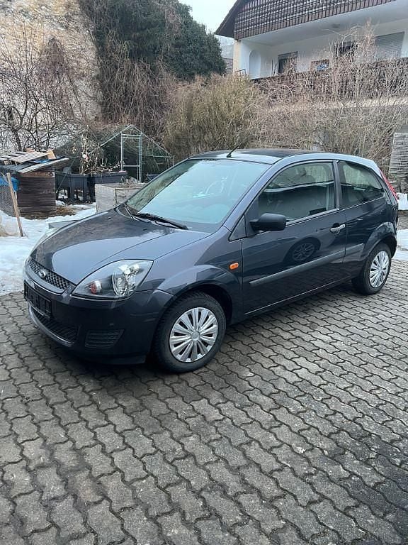 Grau Gebraucht 2007 Ford Fiesta Kleinwagen | 1.800 € (Fairer Preis) - Bild 1/4