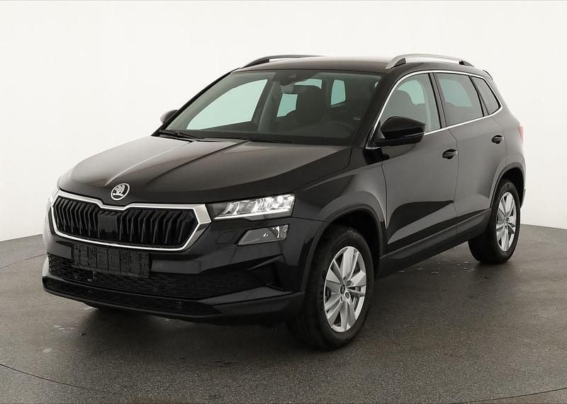 Graphite grau metallic Neu 2025 Skoda Karoq Selection SUV | 39.445 € (Guter Preis) - Bild 1/4