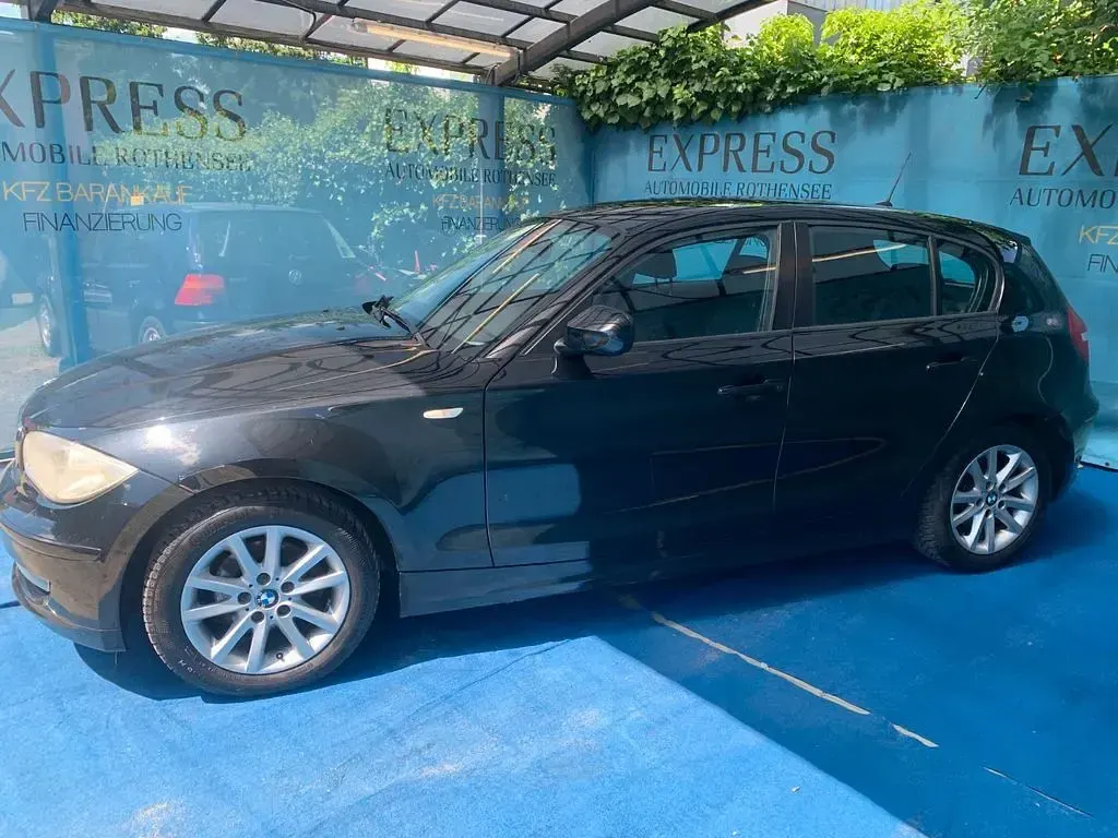 Gebraucht BMW 116 116 PS (85 kW) 2010 Schwarz Kleinwagen