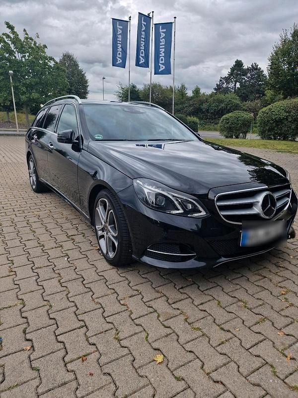 Schwarz Gebraucht 2013 Mercedes E250 Kombi | 15.000 € (Etwas zu teuer) - Bild 1/4