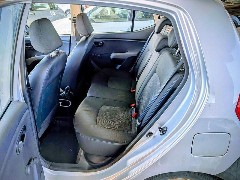 Gebraucht Hyundai i10 69 PS (50 kW) 2012 Silber Kleinwagen