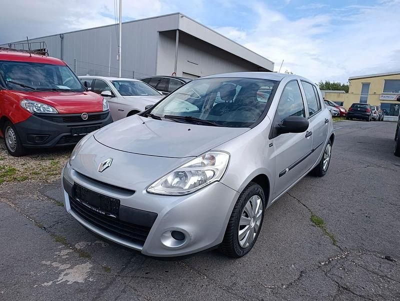 Grau Gebraucht 2011 Renault Clio III Limousine | 3.990 € (Fairer Preis) - Bild 1/4