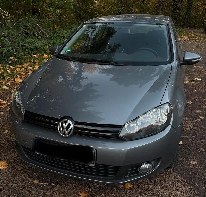 Grau Gebraucht 2010 VW Golf VI Trendline Kleinwagen | 6.200 € (Fairer Preis) - Bild 1/4