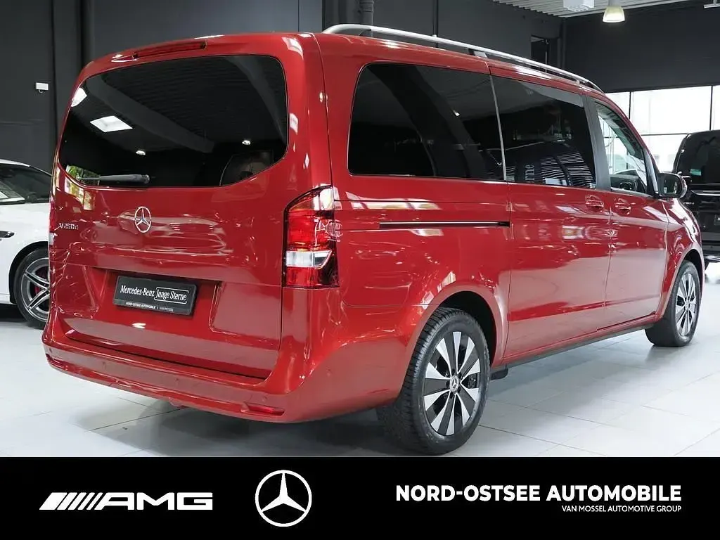 Gebraucht Mercedes V250 190 PS (139 kW) 2024 Rot Van / Kleinbus