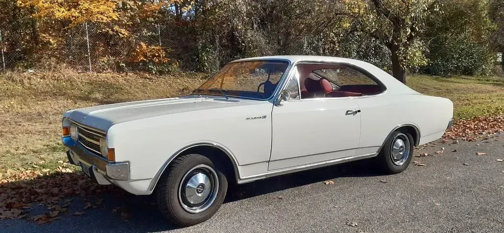 Używany Opel Rekord 90 KM (66 kW) 1968 Biały Sedan/Limuzyna