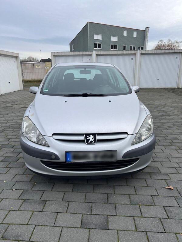 Grün Gebraucht 2004 Peugeot 307 Kleinwagen | 2.199 € - Bild 1/4