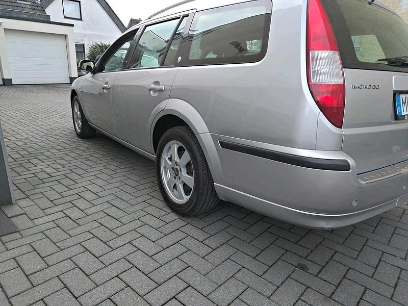 Gebraucht Ford Mondeo 125 PS (91 kW) 2007 Silber Kombi