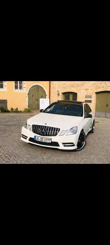 Weiß Gebraucht 2011 Mercedes E350 AMG line Limousine | 20.500 € - Bild 1/4
