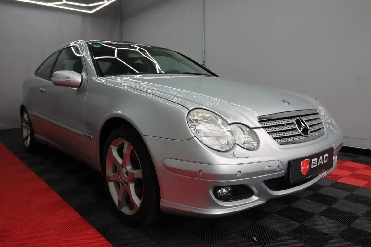Gebraucht Mercedes C220 Sportline 150 PS (110 kW) 2006 Silber Coupé