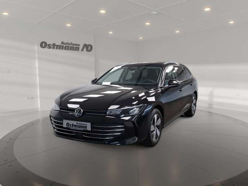 Schwarz (grenadilschwarz) Gebraucht 2024 VW Passat Business Kombi | 34.250 € (Superpreis) - Bild 1/4