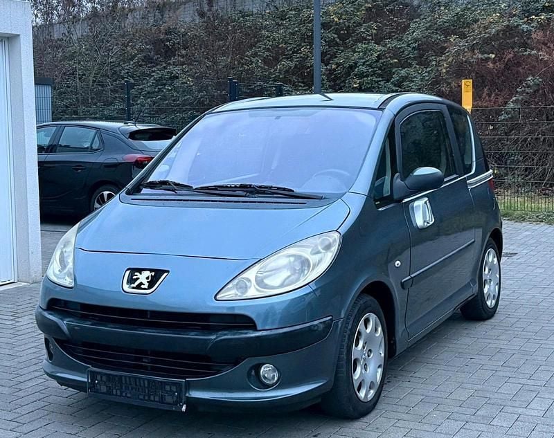 Silber Gebraucht 2005 Peugeot 1007 Van / Kleinbus | 3.499 € - Bild 1/4