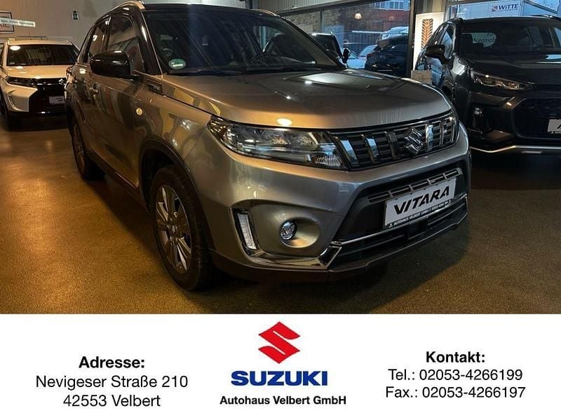 Grau Gebraucht 2022 Suzuki Vitara Comfort SUV | 20.900 € (Guter Preis) - Bild 1/4
