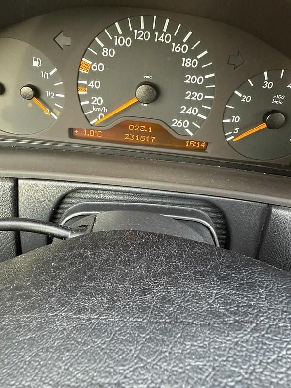 Gebraucht Mercedes E320 225 PS (165 kW) 1998 Schwarz Kombi