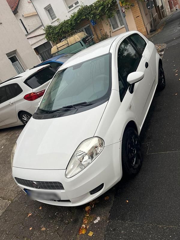 Weiß Gebraucht 2005 Fiat Grande Punto Kleinwagen | 2.300 € - Bild 1/4