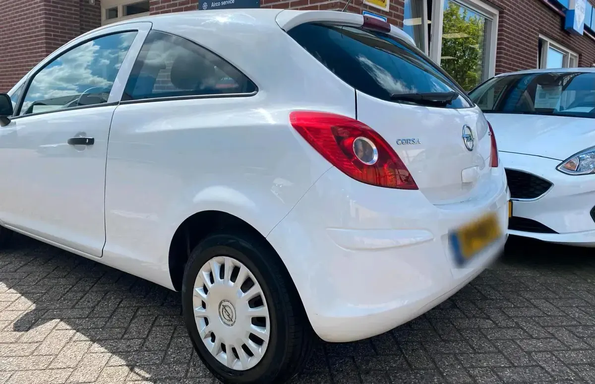 Gebraucht Opel Corsa 75 PS (55 kW) 2011 Weiß Kleinwagen