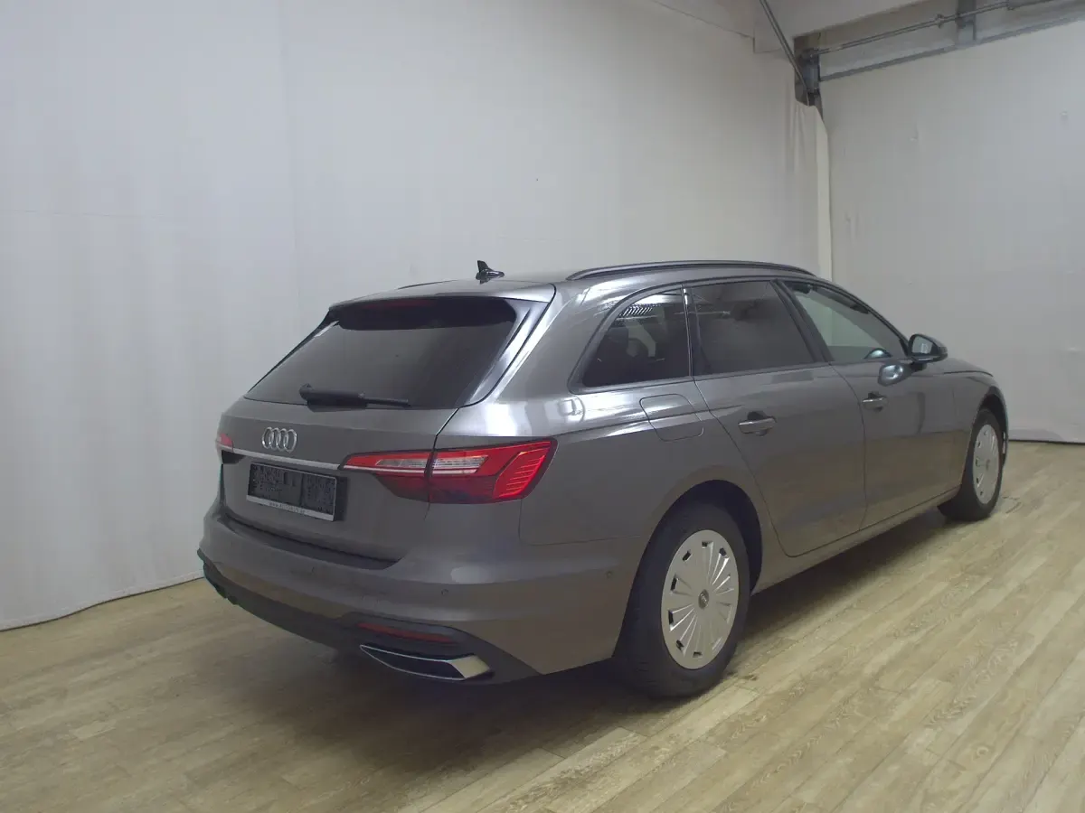 Gebraucht Audi A4 Ambiente 136 PS (100 kW) 2021 Grau metallic Kombi