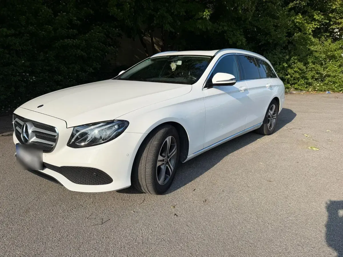 Gebraucht Mercedes E220 194 PS (142 kW) 2018 Weiß Kombi