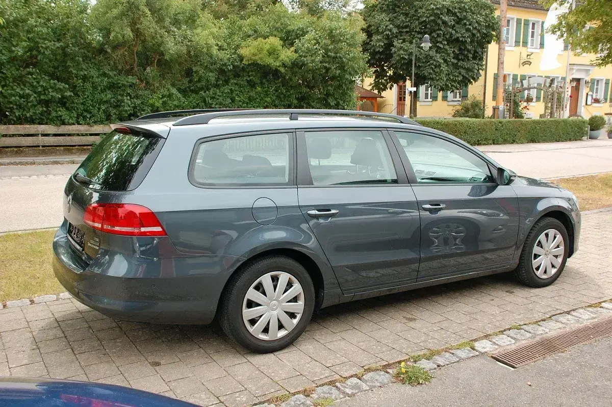 Gebraucht VW Passat Trendline 122 PS (89 kW) 2011 Grau Kombi