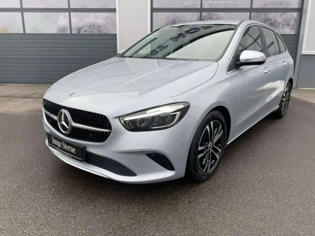 Gebraucht Mercedes B180 136 PS (100 kW) 2024 Hightechsilber Van / Kleinbus