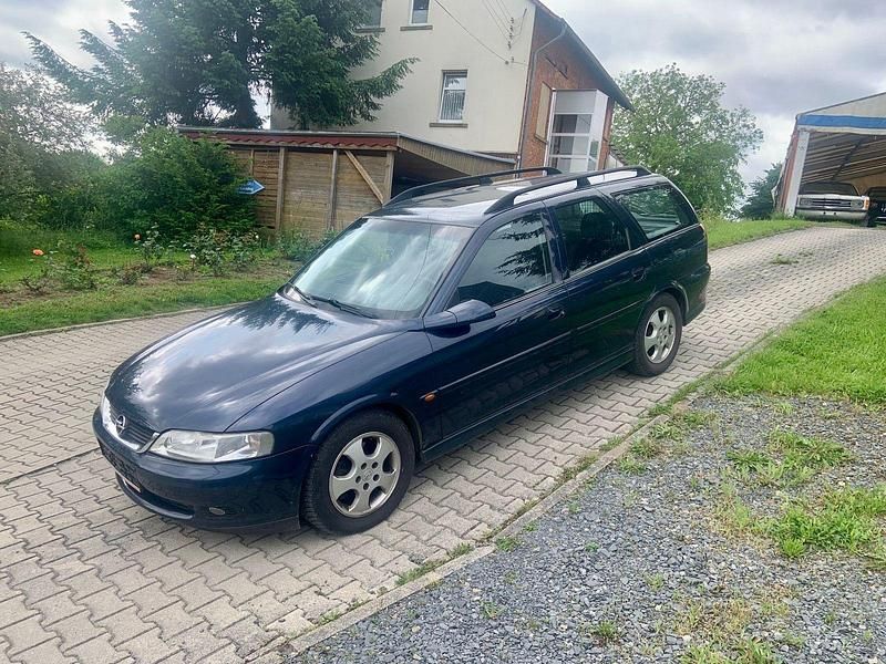 Gebraucht Opel Vectra Selection 101 PS (74 kW) 2002 Grau Kombi