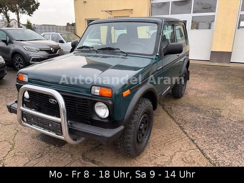 Grün Gebraucht 2011 Lada niva SUV | 6.200 € (Fairer Preis) - Bild 1/4