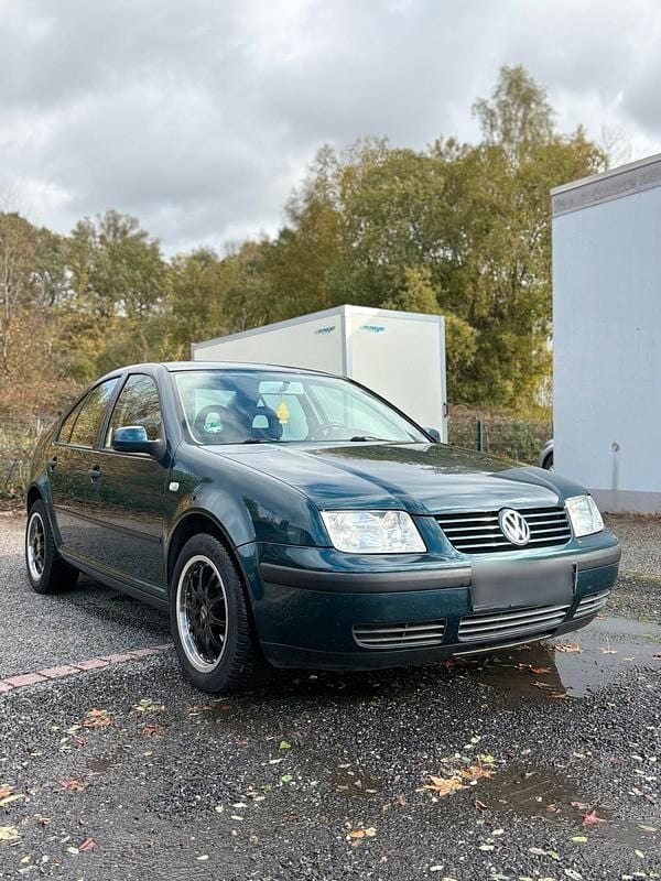 Grün Gebraucht 2001 VW Bora Limousine | 2.458 € (Etwas zu teuer) - Bild 1/4