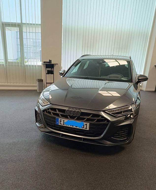 Gebraucht Audi A3 S-Line 150 PS (110 kW) 2024 Grau Limousine