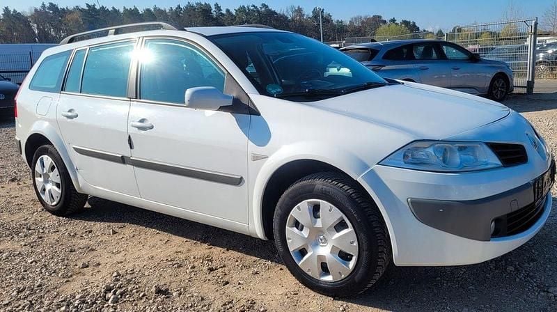 Gebraucht Renault Mégane II Avantage 111 PS (81 kW) 2007 Weiß Limousine