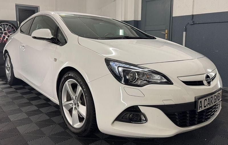 Gebraucht Opel Astra GTC 194 PS (142 kW) 2015 Weiß Coupé