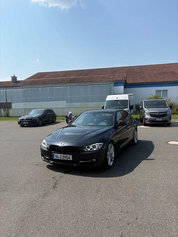 Schwarz Gebraucht 2012 BMW 335 Sport Line Limousine | 15.999 € (Guter Preis) - Bild 1/4