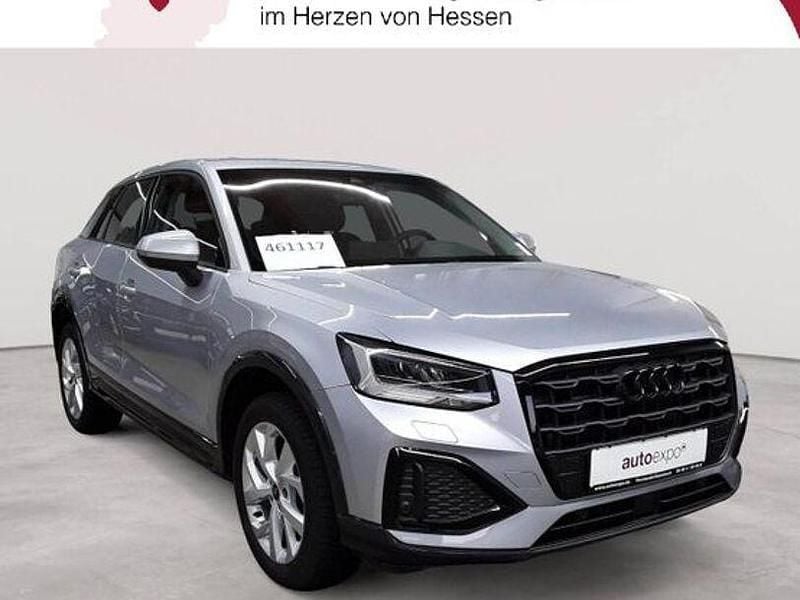 Florettsilber metallic Gebraucht 2023 Audi Q2 Advanced SUV | 22.890 € (Guter Preis) - Bild 1/4