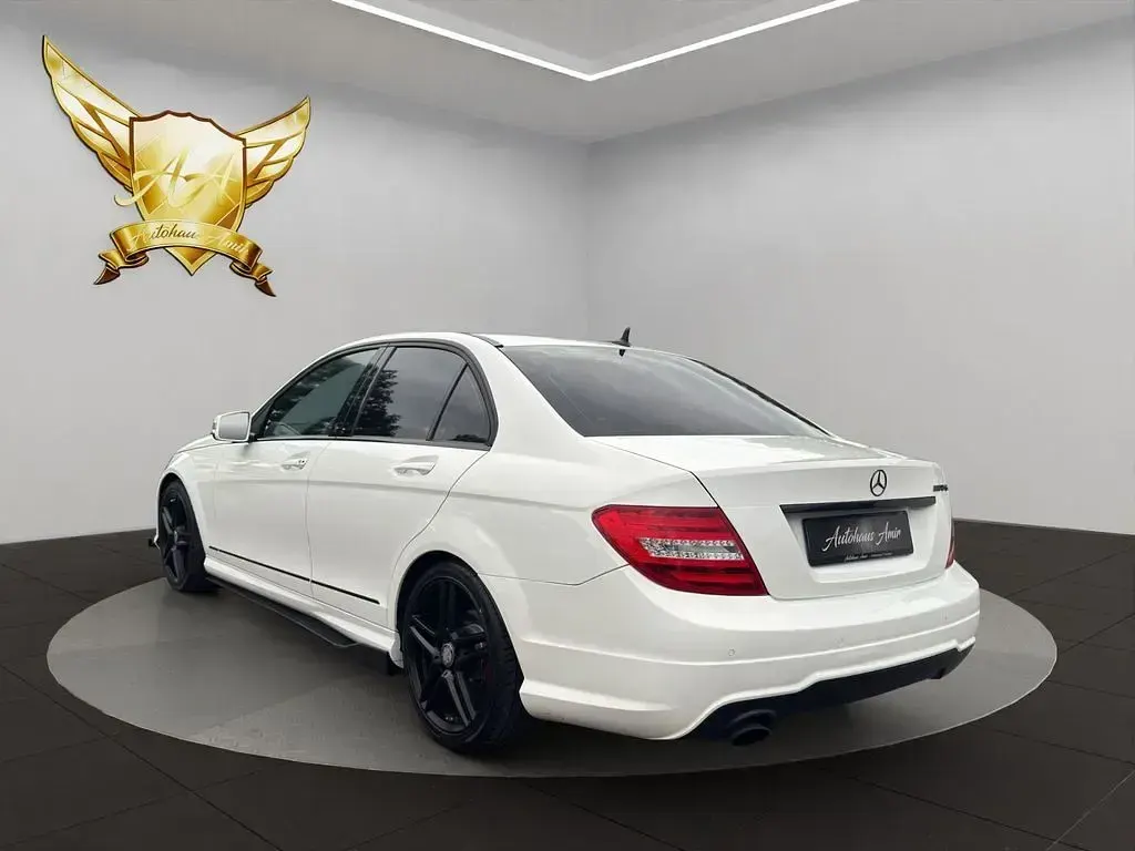 Gebraucht Mercedes C180 Avantgarde 156 PS (114 kW) 2014 Polarweiss  unilack Limousine
