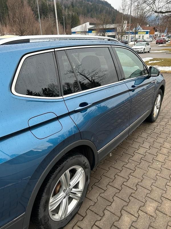 Gebraucht VW Tiguan Allspace 150 PS (110 kW) 2019 Blau SUV