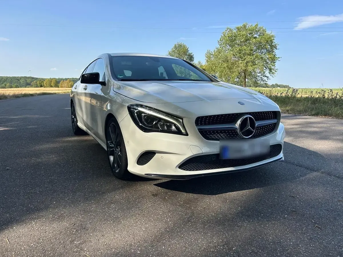 Gebraucht Mercedes CLA200 Shooting Brake 156 PS (114 kW) 2016 Weiß Kombi
