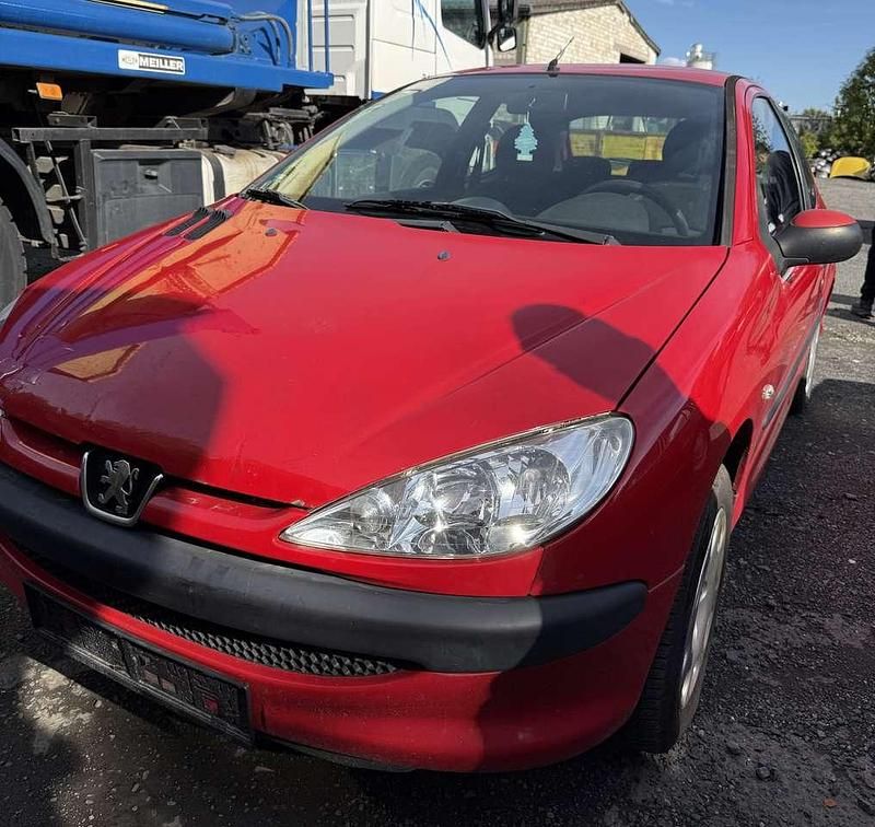 Rot Gebraucht 2007 Peugeot 206 Tendance Limousine | 1.200 € (Fairer Preis) - Bild 1/4