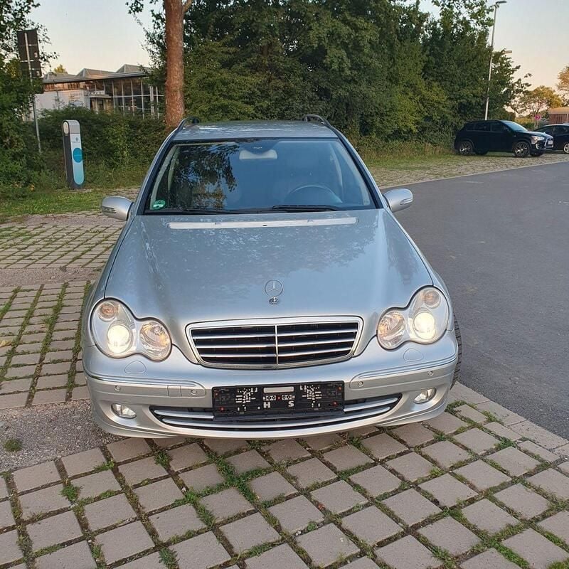 Silber Gebraucht 2007 Mercedes C320 Avantgarde Kombi | 4.700 € (Fairer Preis) - Bild 1/4