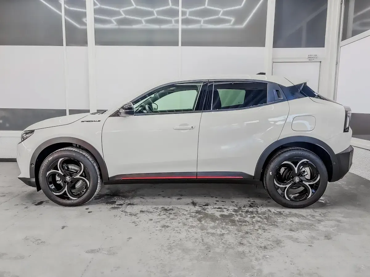 Neu Alfa Romeo Junior Edizione Speciale 148 PS (108 kW) 2026 Weiss 268 SUV