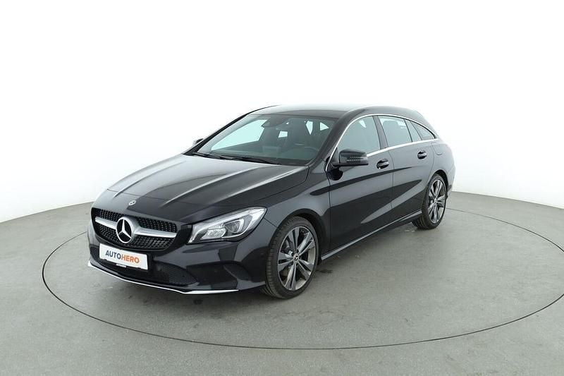 Gebraucht Mercedes CLA200 Shooting Brake Urban 156 PS (114 kW) 2018 Schwarz Kombi