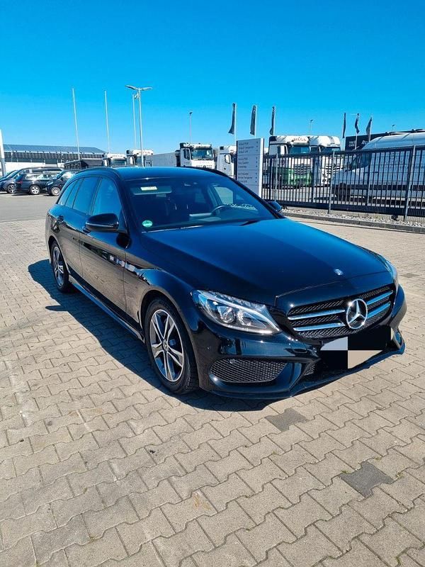 Schwarz Gebraucht 2017 Mercedes C180 AMG Kombi | 17.000 € (Fairer Preis) - Bild 1/4