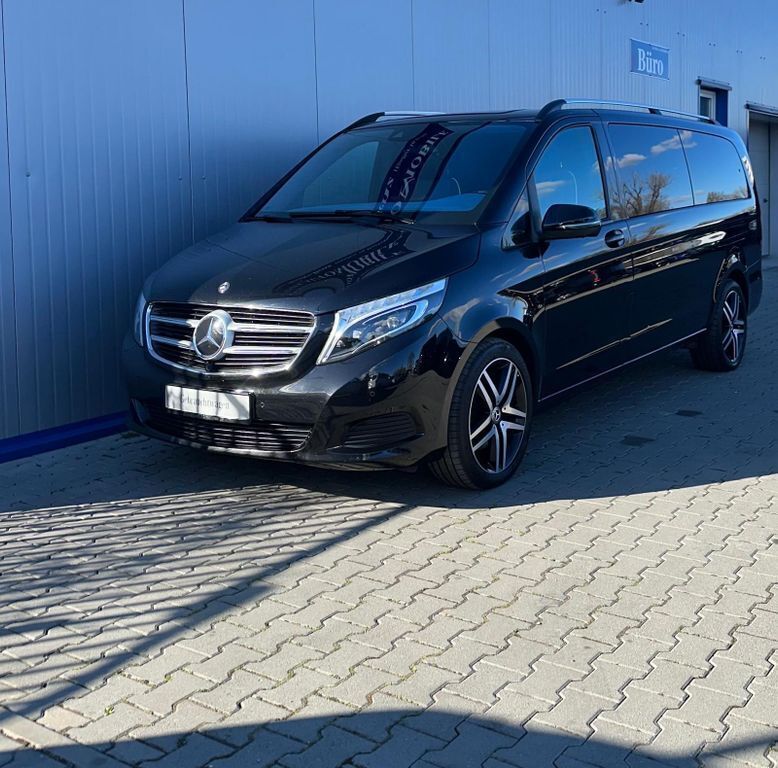 Obsidianschwarz metallic Gebraucht 2019 Mercedes V250 Sport Van / Kleinbus | 52.399 € - Bild 1/4