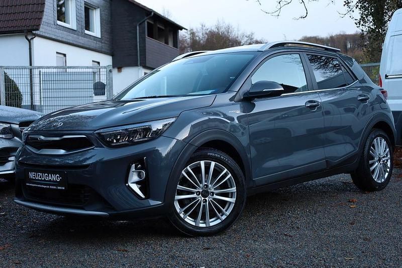 Grau Gebraucht 2020 Kia Stonic Platinum Edition SUV | 16.850 € (Fairer Preis) - Bild 1/4