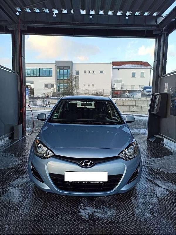 Gebraucht Hyundai i20 86 PS (63 kW) 2012 Blau Kleinwagen