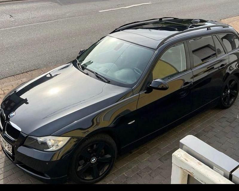 Gebraucht BMW 318 129 PS (94 kW) 2007 Schwarz Kombi