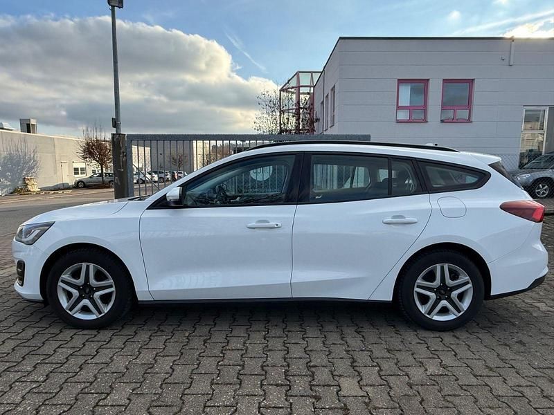 Gebraucht Ford Focus Cool & Connect 101 PS (74 kW) 2022 Weiß Kombi