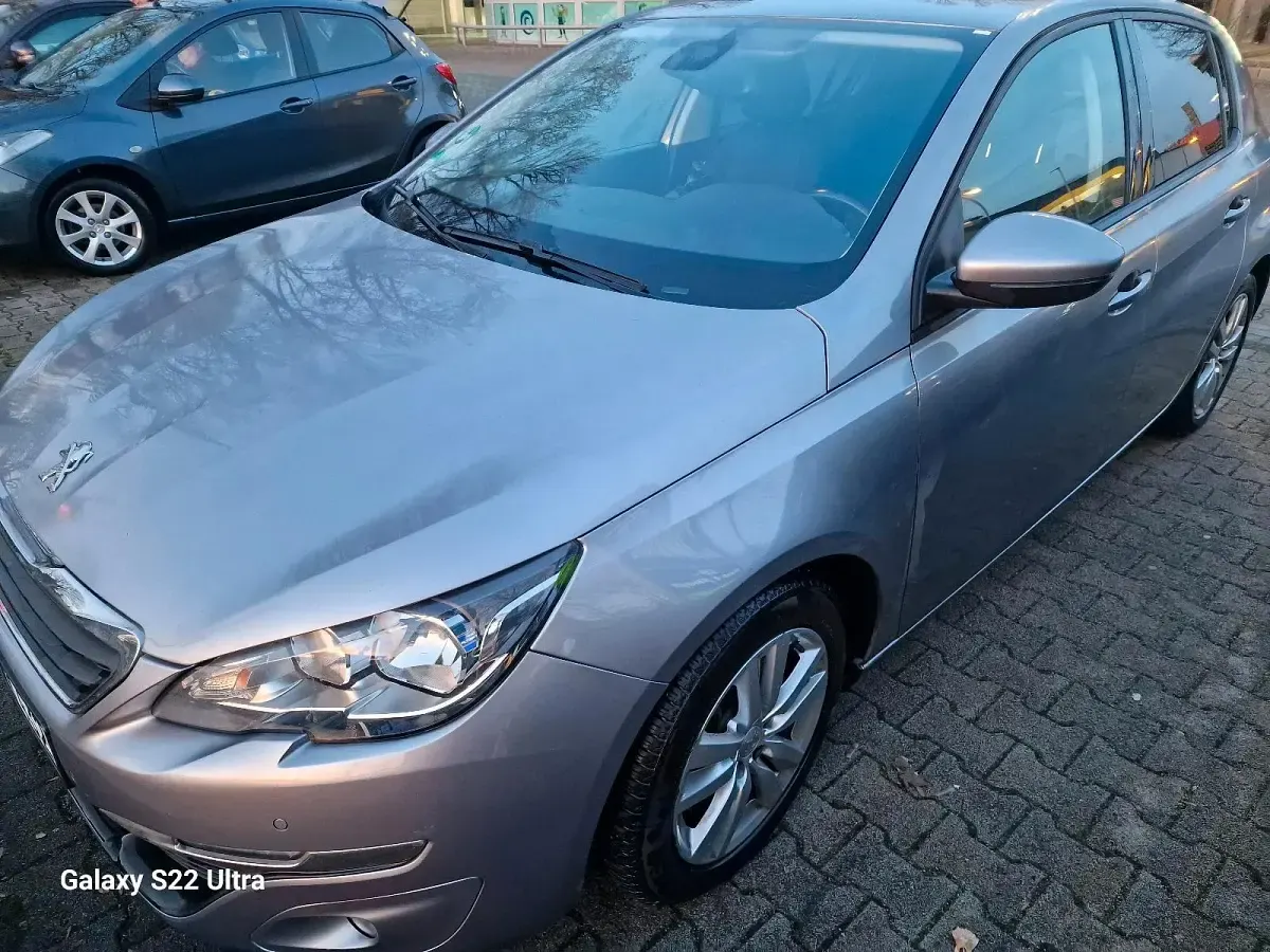 Gebraucht Peugeot 308 120 PS (88 kW) 2017 Silber Limousine