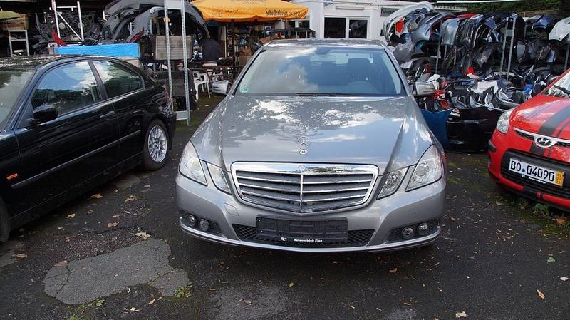 Gebraucht Mercedes E200 184 PS (135 kW) 2010 Silber Limousine