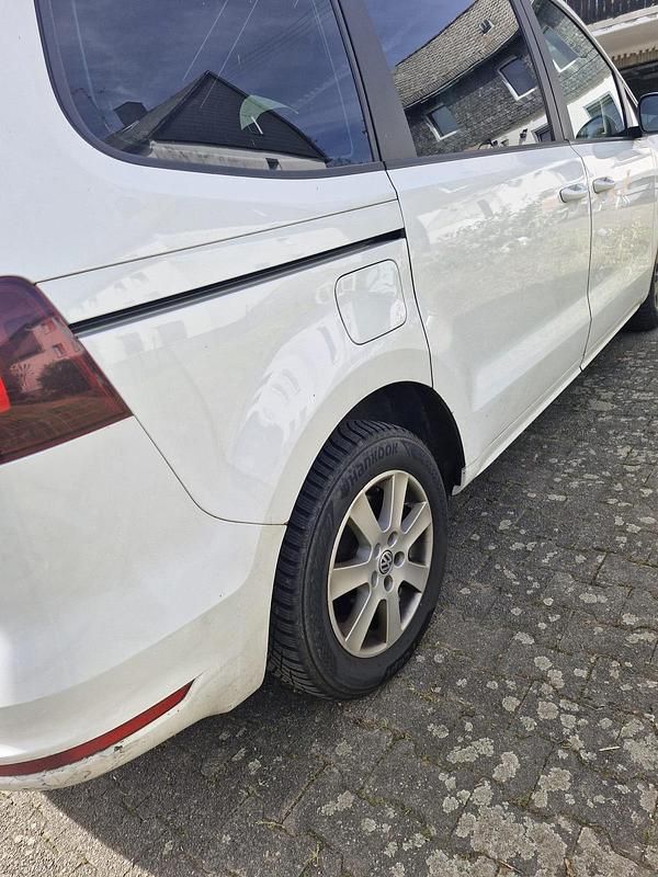 Second-hand VW Sharan 150 CP (110 kW) 2016 Alb Monovolum