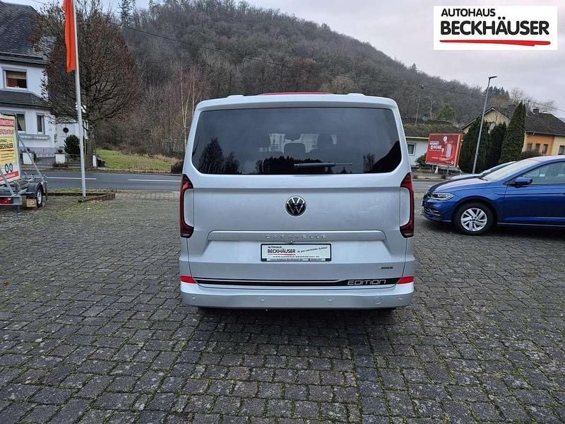 Neu VW Caravelle Edition 150 PS (110 kW) 2025 Stone grey Van / Kleinbus